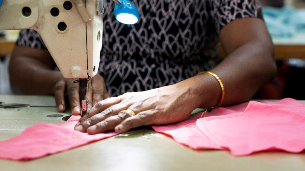 A woman working in a garment factory in Sri Lanka in December 2024. © Amnesty International