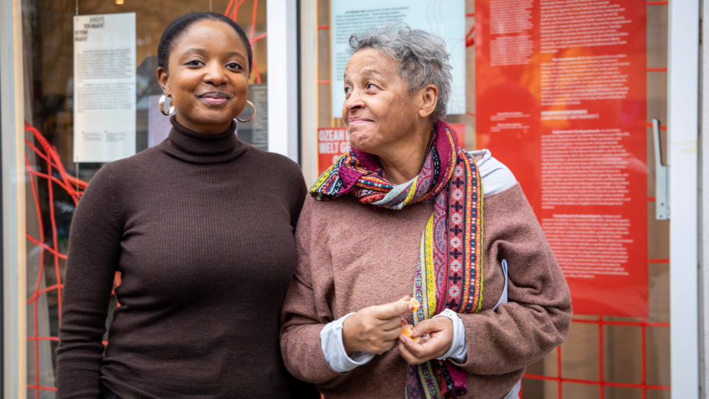 Jacqui Goegebeur asistió recientemente a Dekoloniale Berlin junto con Genevieve Kaninda, de African Futures Lab, que la ha estado ayudando a difundir su historia y a luchar para obtener reparación y justicia.